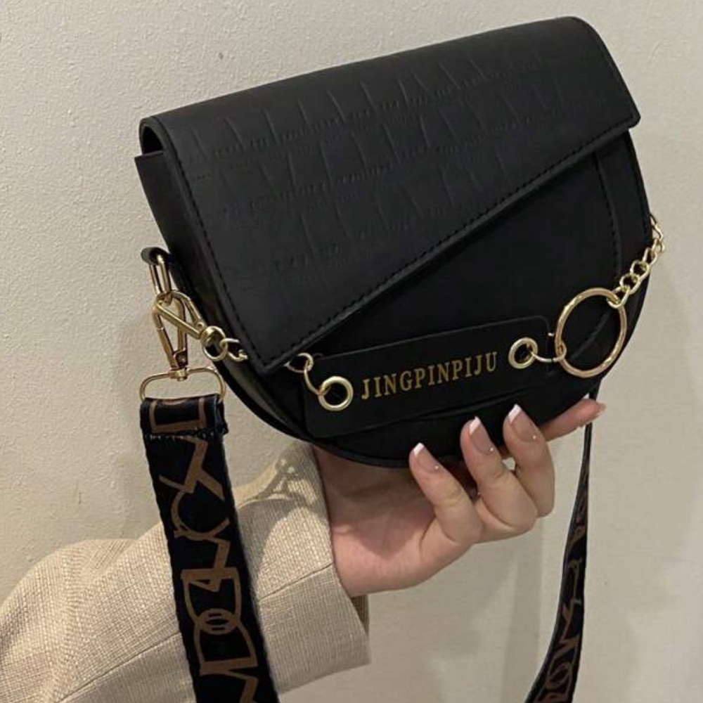 Trendy Black Crossbody Bag Gold Chain Accent Chic Shoulder Purse Minimalist Styl